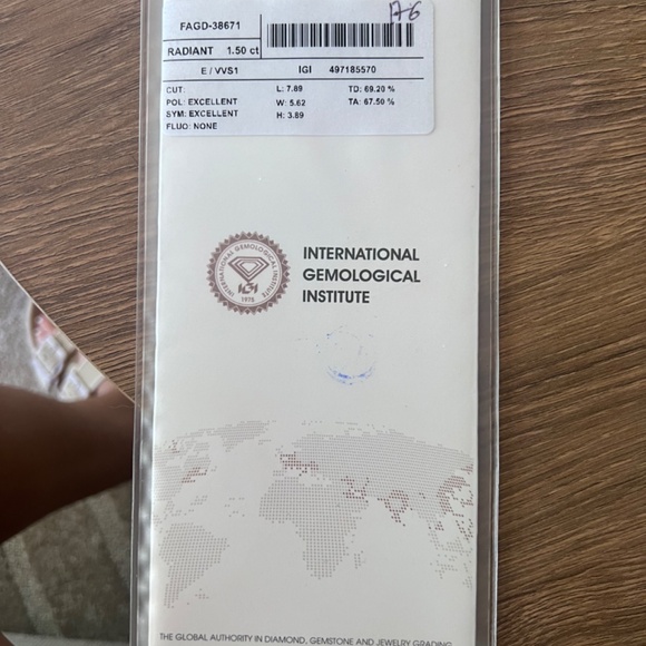 Radiant LAB engagement ring - Picture 11 of 11